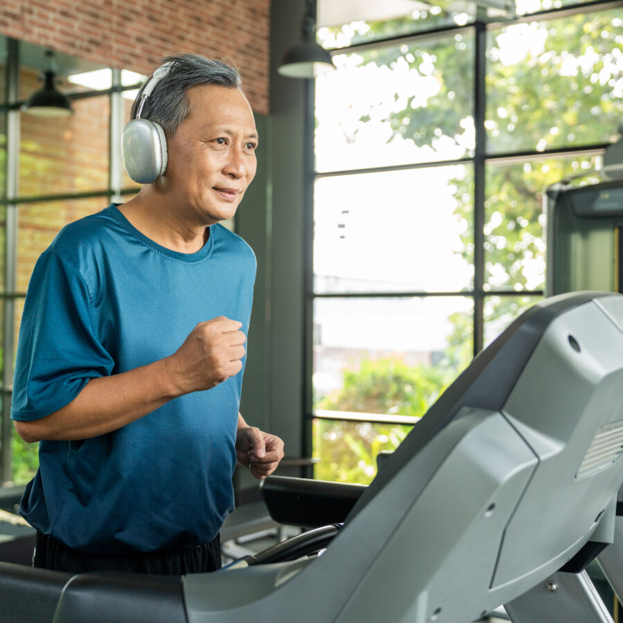 Senior man on treadmill, an exercise that may be more enjoyable for introverted people