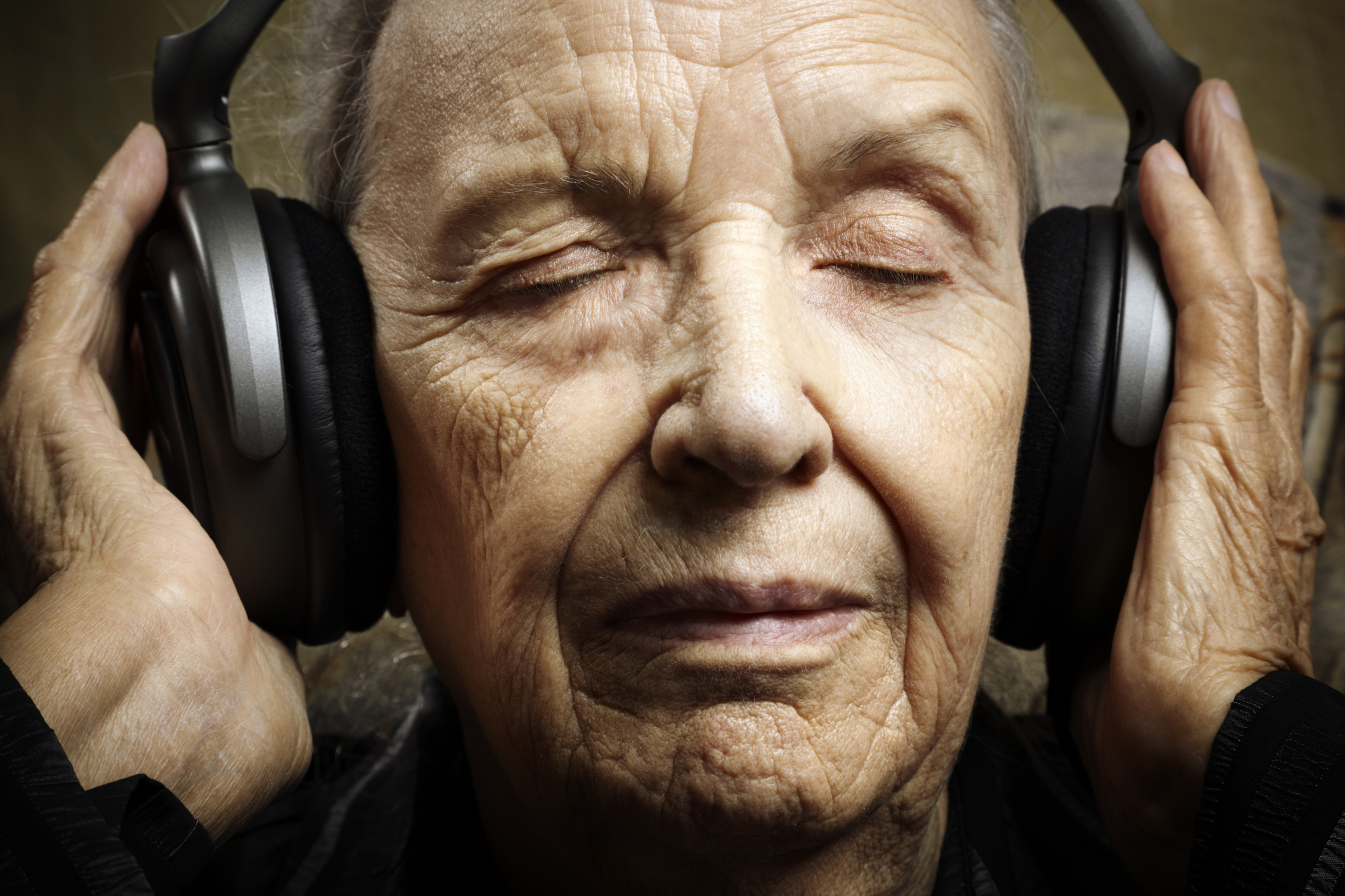 music-therapy-for-seniors-bringing-healing-and-happiness-bethesda