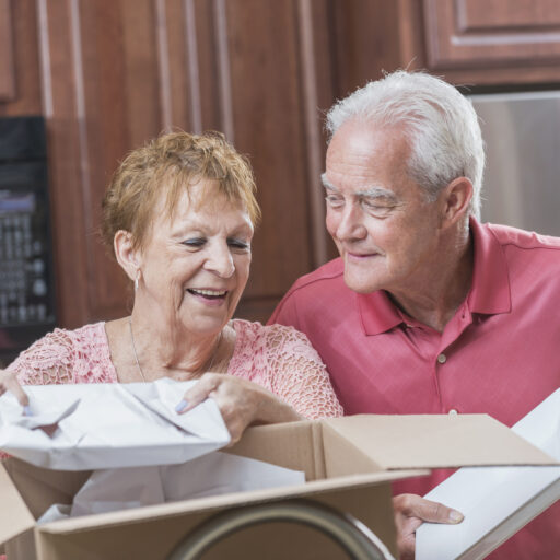 Downsizing and moving into a retirement community does not have to be difficult. Follow these tips to make it easier.