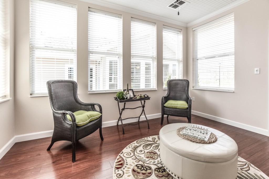 The Oaks at Bethesda apartment sunroom