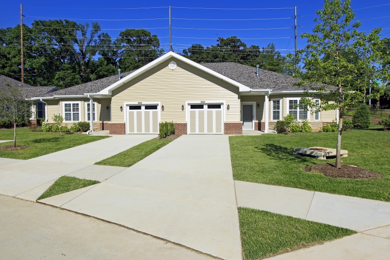 Driveway of The Oaks at Bethesda building