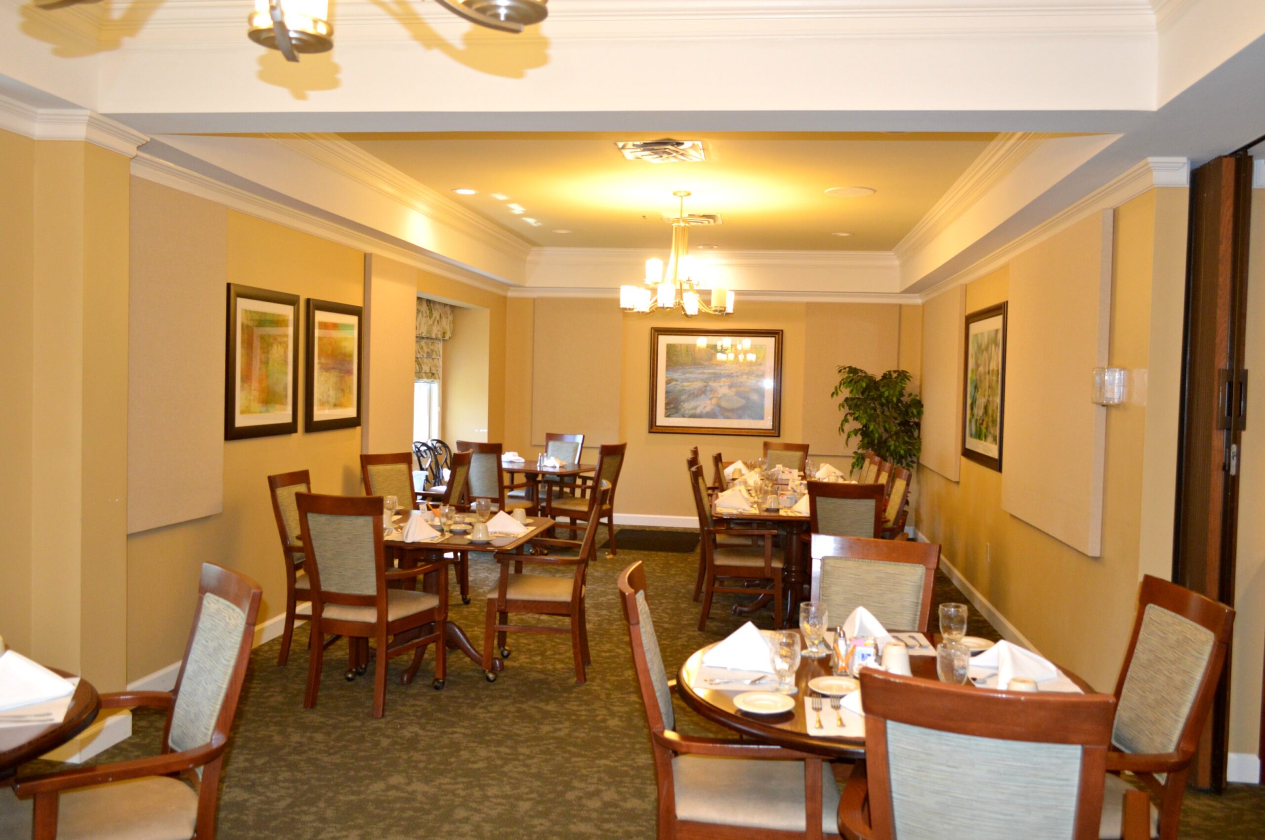 Bethesda Gardens dining room