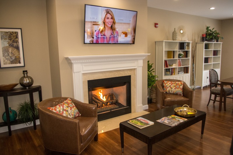 The Oaks at Bethesda communal seating area