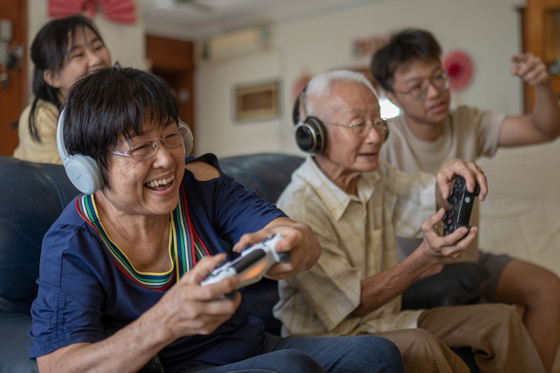 senior couple playing video games to keep your brain sharp